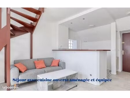 a 1min du rerc  2 p meublé  en duplex entièrement refait à neuf parking inclus