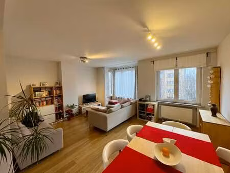 agréable appart 1 ch à proximité du métro et des commerces.