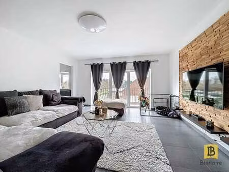 immeuble à appartements situé à tertre