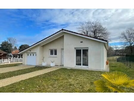 location maison  73.46 m² t-3 à saint-pierre-du-mont  920 €