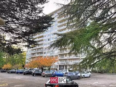 appartement lumineux - 2 chambres - terrasse + parking