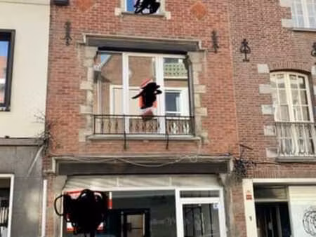 maison de commerce et appartement