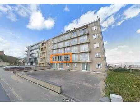 appartement ensoleillé près de la plage.