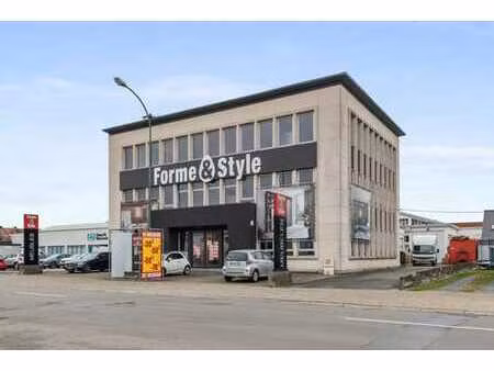 showroom/entrepôt polyvalent à louer bien situé à drogenbos