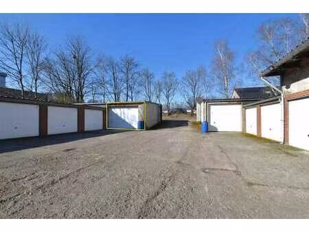 entrepôt de 59m² fermé dans une cour sécurisée