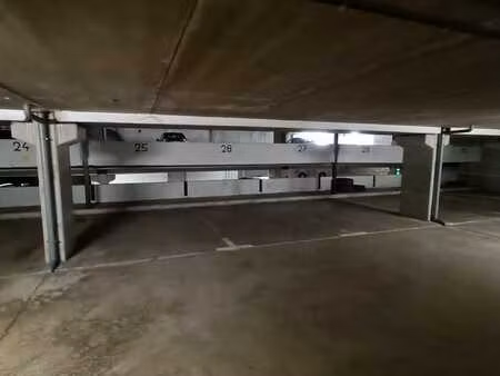 place de parking couverte à louer