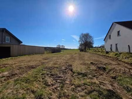 grand terrain pour partie en zone d’habitat situé à nadrin