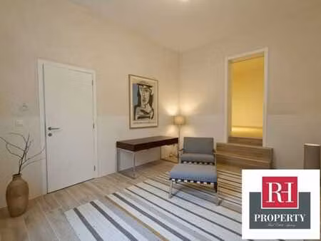 saint job: bureau 1er occupation  après profonde rénovation