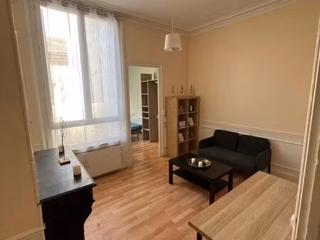 t1 meublé place d’erlon pour 615