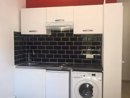 joli studio meublé refait à neuf avec terrasse secteur grand clément