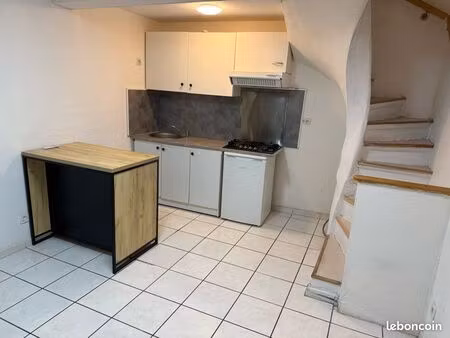 location maison de village