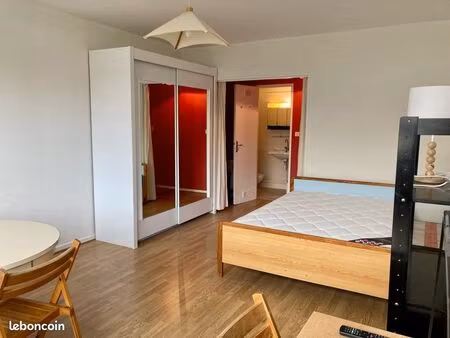 f1 meublé dans résidence avec piscine