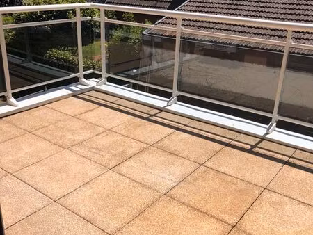 t3 avec terrasse et parking