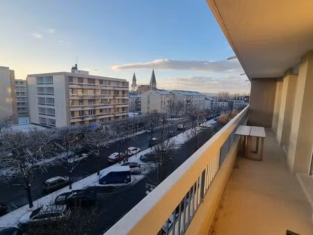 location f4 centre ville