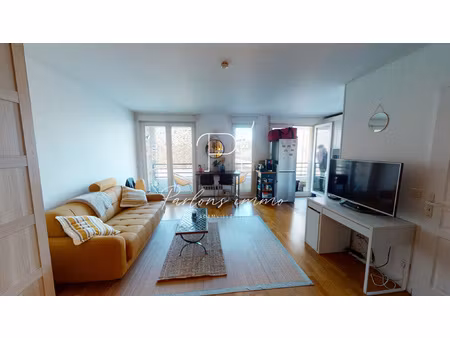 studio lumineux avec balcon faubourg saint-antoine / ledru