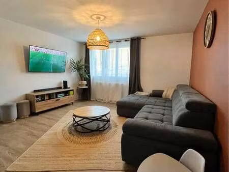 location maison à montval-sur-loir (72500) : à louer / 88m² montval-sur-loir