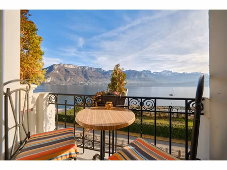 charme et élégance pour cet appartement traversant avec vue