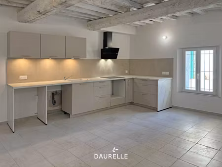 a louer à noves  appartement avec 2 chambres et une place de