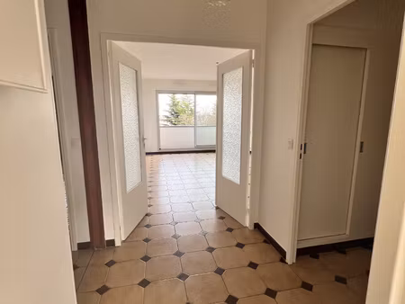 t4 entièrement rénové lumineux avec balcons