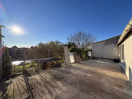 à coursan  maison avec terrasse à vendre 85000 eur