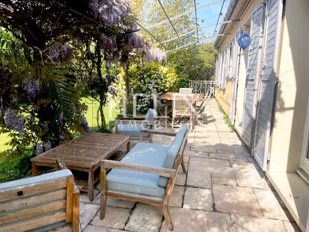 crespières  rare  160 m² habitables + 127 m² de sous-sol.