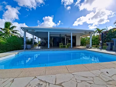 a vendre : villa atypique t4 -133 m2 - piscine - lamentin