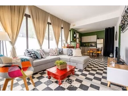 ancienne boutique réhabilitée en appartement de charme avec terrasse