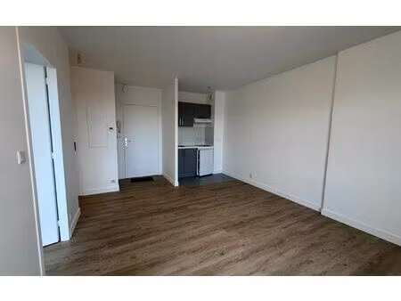 location appartement  37.7 m² t-2 à la rochelle  751 €