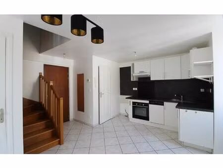 location appartement  m² t-3 à touquin  770 €