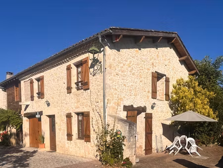 maison de village en pierre – 75 m² – 2 chambres – jardin & garage