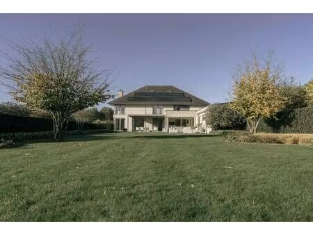 instapklare villa met 5 slaapkamers en binnenzwembad te koop