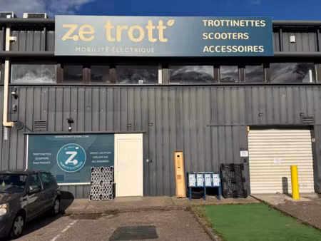 magasin / local d'activité zone commerciale comboire