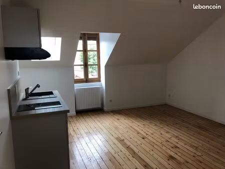 loué appartement t2 meublé proche centre-ville châteauroux