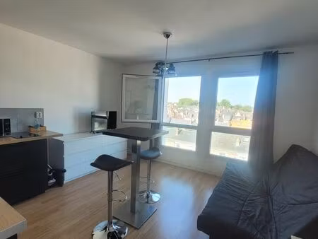 studio tours centre 18m² vue cathédrale