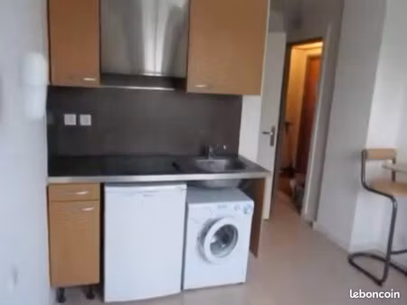 studio 5e ascenseur + lave linge + chauffage + inclu parking + métro