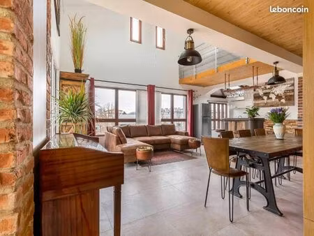 logement atypique façon loft en maison d'architecte 69009