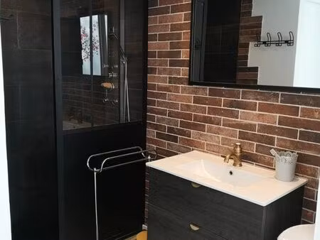 loue maison de village dans le centre de thuir