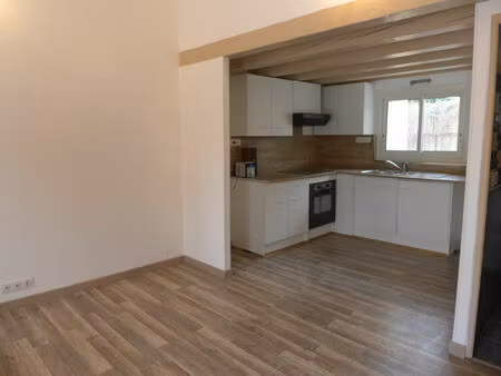 location maison 2 pièces 37 m² à pourrières (83910)