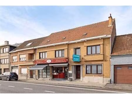 maison avec espace commercial dans un emplacement commerce à