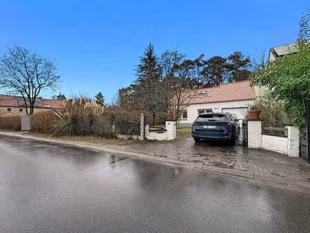 grez-doiceau - charmante maison 3 facades sur grand terrain