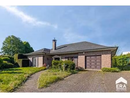 villa de plain-pied élégante avec jardin aménagé