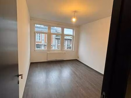 triplex 2 chambres – centre de namur – peb b –