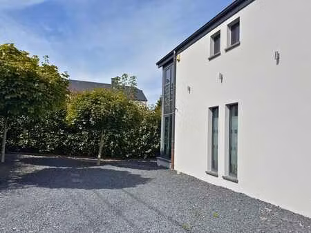 superbe villa avec piscine dans un quartier très prisé !