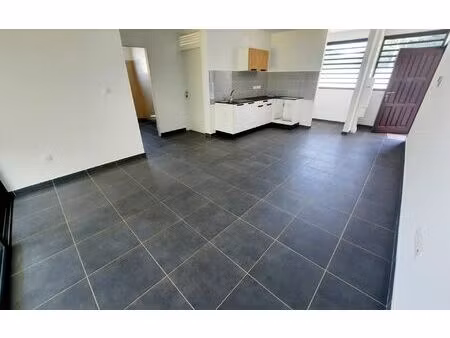 location appartement  m² t-3 à cayenne  1 045 €