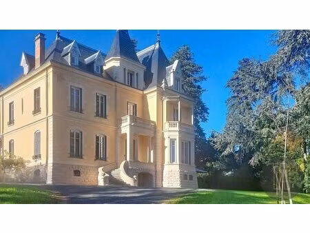 pommiers dans un château appartement avec terrasse