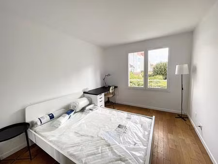location d'une chambre de (11.8m²) à guyancourt