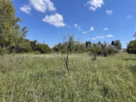 vente terrain 449 m² à sénas (13560)  160 000 €