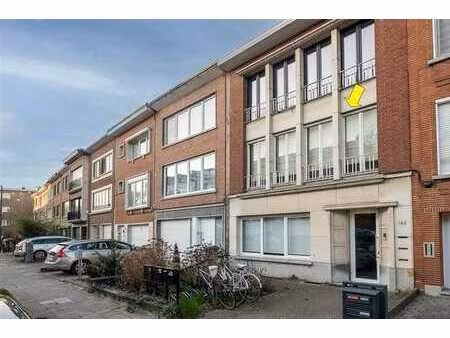 ruim   te moderniseren appartement met 1 slaapkamer