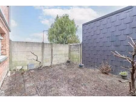 te renoveren appartement met tuin en terras in wilrijk