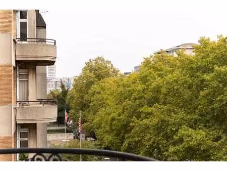 vie urbaine dans un appartement plein de caractère